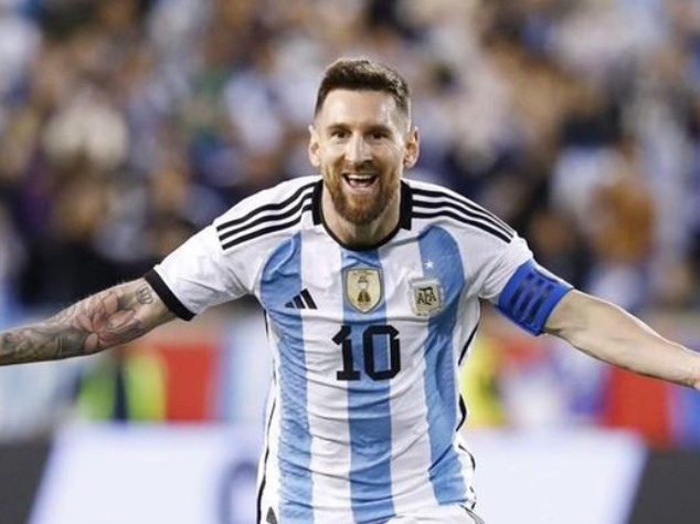 Đấu giá những áo đấu của Messi với mục đích từ thiện